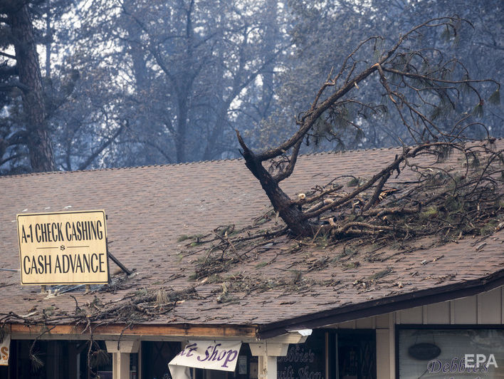 ﻿Після лісових пожеж на Каліфорнію налетіли проливні дощі