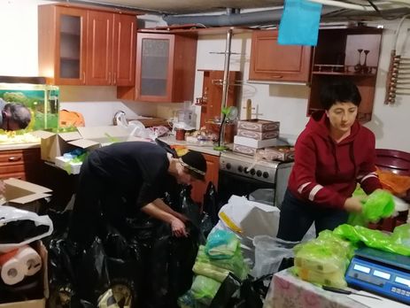 Активисты отправят украинским морякам собранные вещи, за исключением скоропортящихся продуктов