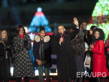Обама зажег рождественскую елку перед Белым домом