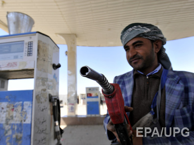 Саудовская Аравия пообещала покупателям скидку. Цена на нефть продолжила падение