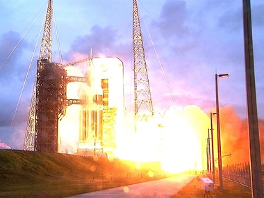 NASA: "Орион" успешно начал свой тестовый полет