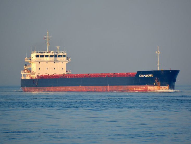 В Керченском проливе столкнулись два грузовых судна – СМИ