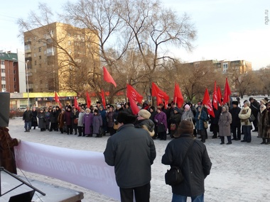 В Красноярске митинговали с требованием "прекратить падение рубля"