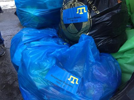 Крымскотатарские активисты привезли в московское СИЗО передачи захваченным украинским морякам