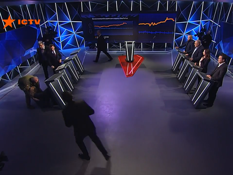 ﻿Денісова впала у студії ICTV під час виступу Порошенка. Відео