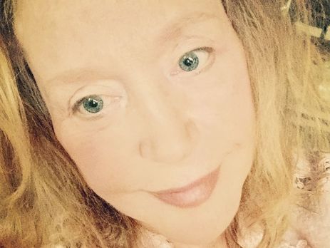 ﻿Пугачова позувала для фото в хутряній шапці та шубі