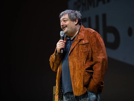 “А мне закрыта Украина – не потому, что я вражина, а потому, что я мущина и мне 60 нет” – Быков об отмене выступлений в Украине