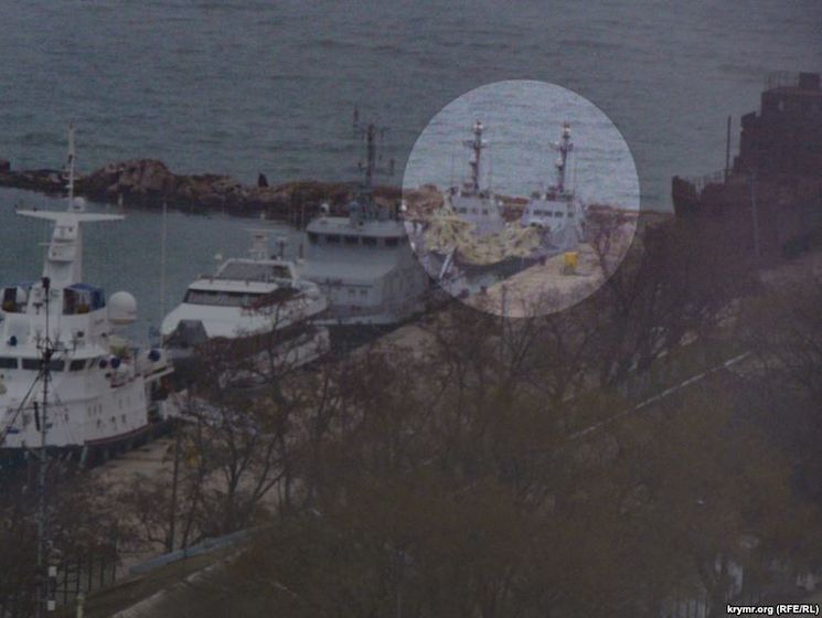 СМИ выяснили, что захваченные Россией украинские катера передислоцировали вглубь Керченского порта