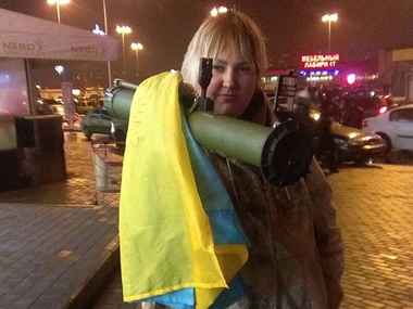 Для эксперимента волонтер два часа гуляла по Харькову с ручным гранатометом