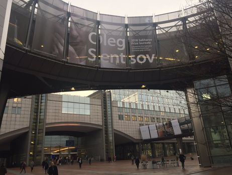 ﻿На Європарламенті вивісили банер на честь Сенцова