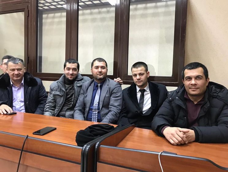 Наумлюк сообщил, что Курбединова в крымском "суде" защищали 13 адвокатов