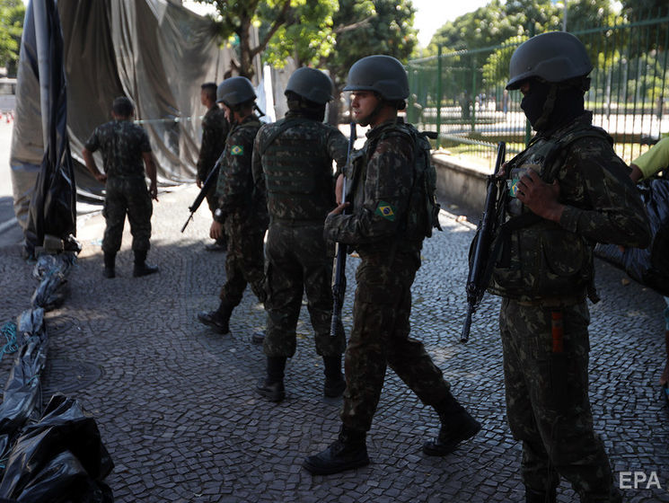 По меньшей мере 13 человек, включая заложников, погибли при попытке ограбления банков в Бразилии