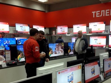 В крымских супермаркетах электроники советуют "брать сейчас --- завтра будут другие цены"