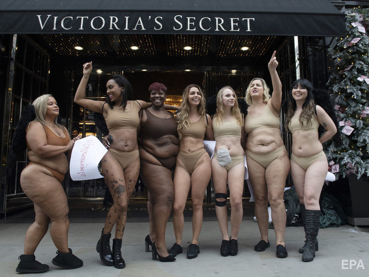 В Лондоне женщины в нижнем белье устроили акцию протеста против бренда Victoria's Secret