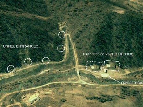 Супутникові знімки свідчать, що військову базу активно використовують