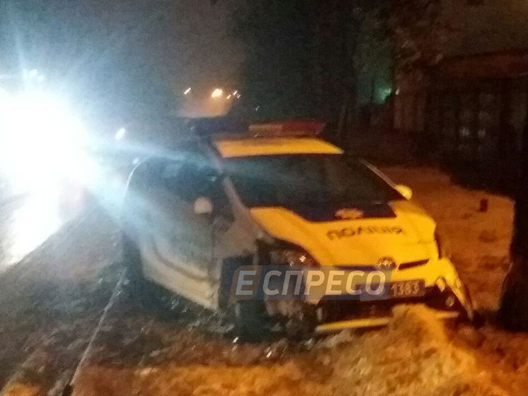 В Киеве столкнулись два патрульных автомобиля полиции