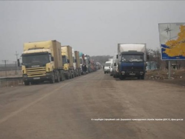 На въезде в Крым скопилось больше тысячи грузовиков