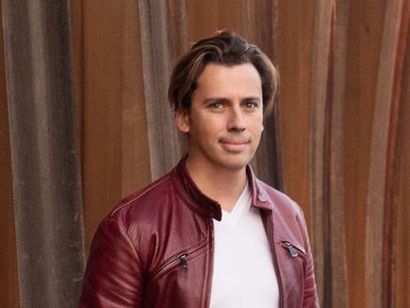 ﻿Галкін показав, як Ліза та Гаррі прибирають на кухні і миють посуд