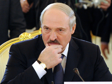 Лукашенко приравнял все сайты к СМИ