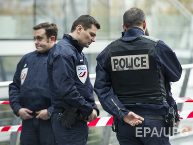 Во Франции мужчина с криками "Аллах Акбар" протаранил людей на тротуаре