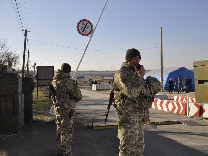 ﻿Бойовики і далі обстрілюють гуманітарні дорожні коридори на Донбасі – Держприкордонслужба України
