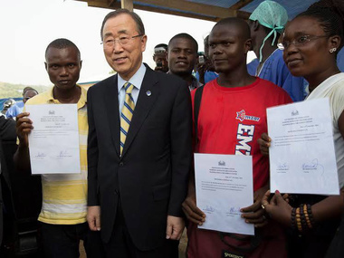 Генсек ООН Пан Ги Мун посетил страны, пораженные Эбола