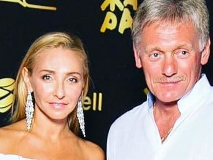 Песков отправился на каток с семьей