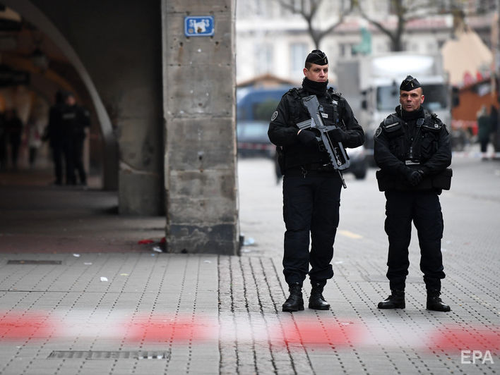 ﻿Французька поліція допитала п'ятьох осіб у справі про стрілянину в Страсбурзі