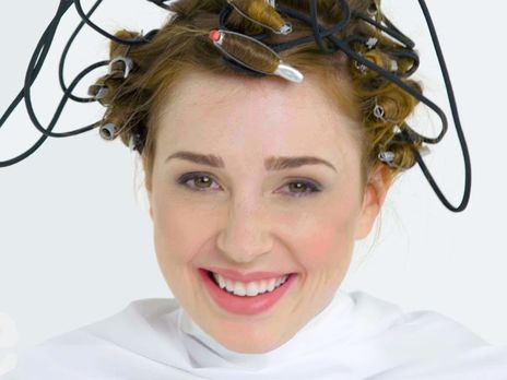 100-летнюю эволюцию приспособлений для укладки волос показали в коротком ролике. Видео