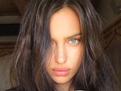 Шейк показала фигуру в нижнем белье