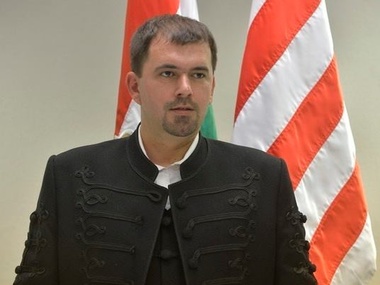 Одному из лидеров венгерской праворадикальной партии "Йоббик" запретили въезд в Украину на пять лет
