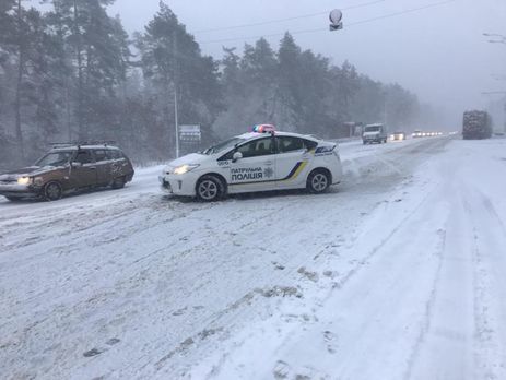 В Украине продолжаются снегопады, в Киевской области ограничено движение грузовиков – ГСЧС