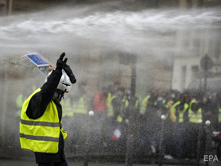 ﻿"Хартію "жовтих жилетів" із 25 пунктів було написано без участі лідерів протестів у Франції – ЗМІ