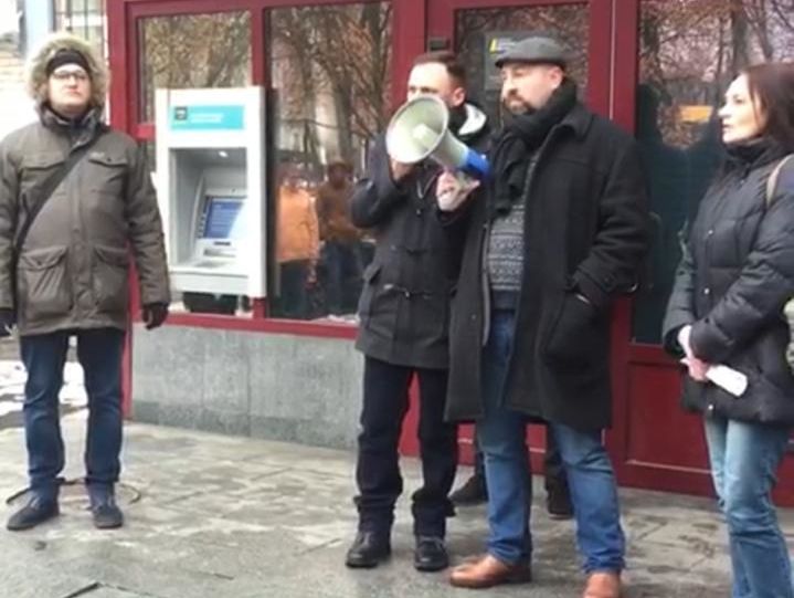 Ветераны АТО и активисты провели акцию под НАБУ и назвали Сытника агентом Кремля