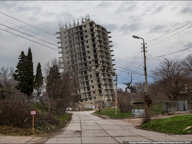 В Севастополе с третьего раза снесли "плохо построенное" здание