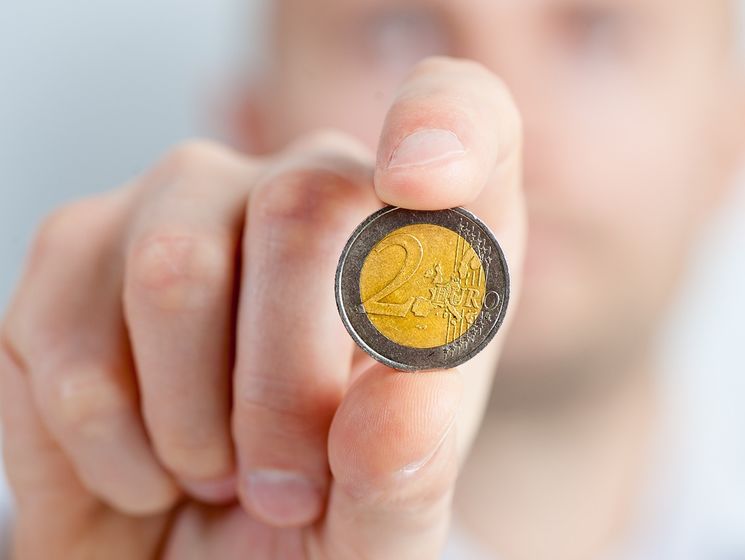 Гривна к евро подешевела до 31,69 грн/€