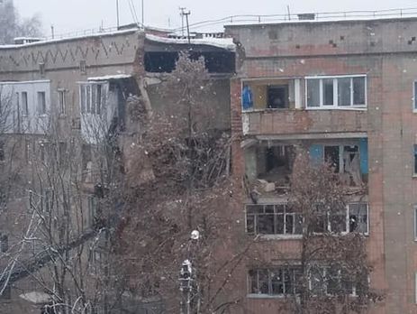 ﻿Обвалення будинку у Фастові. За даними поліції, чоловік випав із п'ятого поверху та дістав травму ноги