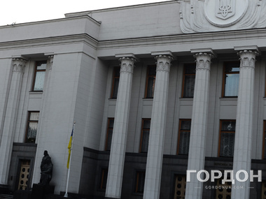 СМИ: У здания парламента собрались активисты Финансового и Автомайдана