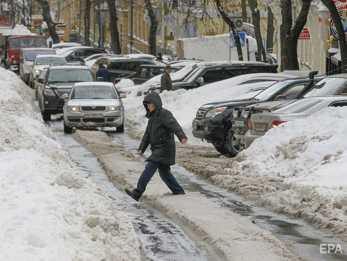 В "Укравтодоре" заявили, что не будут платить за асфальт, уложенный в снег