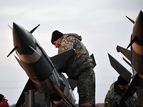 65% украинцев не поддерживают введения военного положения – опрос