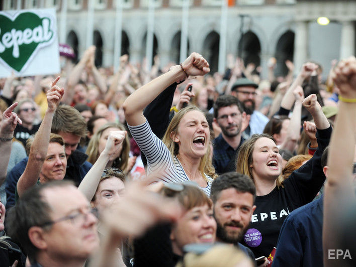 Парламент Ирландии принял закон, разрешающий аборты