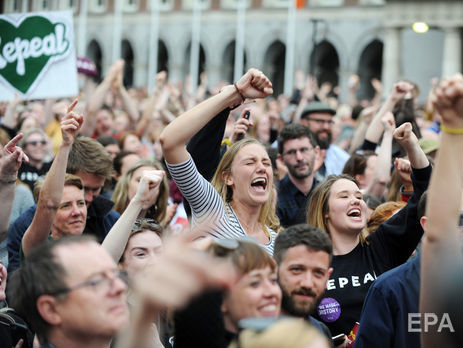 ﻿Парламент Ірландії ухвалив закон, що дозволяє аборти