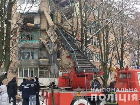 ﻿Рятувальники шукають двох мешканців будинку, який обвалився у Фастові – поліція