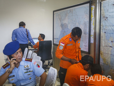 Пропавший индонезийский самолет может находиться на дне моря