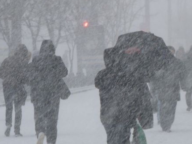 В Одессе сильный снегопад. В городе наблюдаются 10-балльные пробки