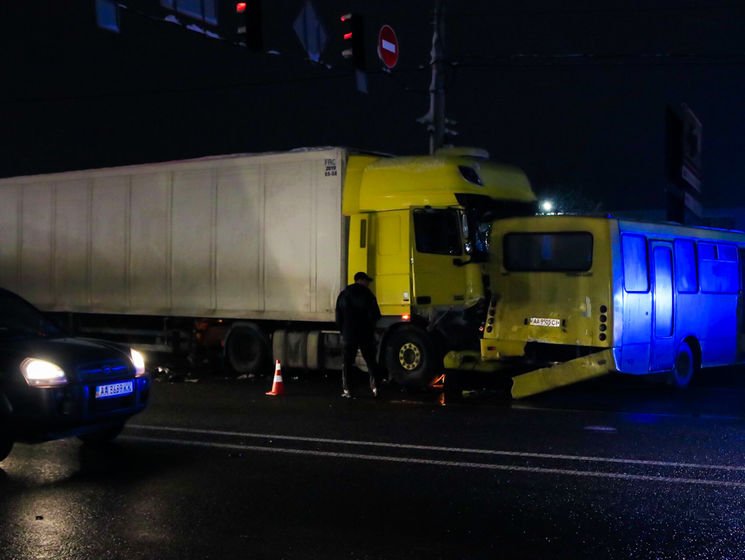 Под Киевом фура протаранила шесть машин, среди пострадавших &ndash; ребенок
