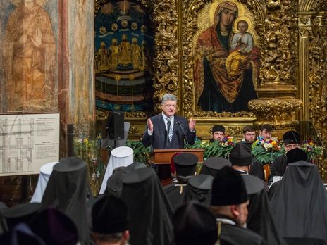 Порошенко об объединительном соборе: Было пять случаев, когда переговоры заходили в тупик, и выход находили при моем участии. Я спал по три часа в сутки