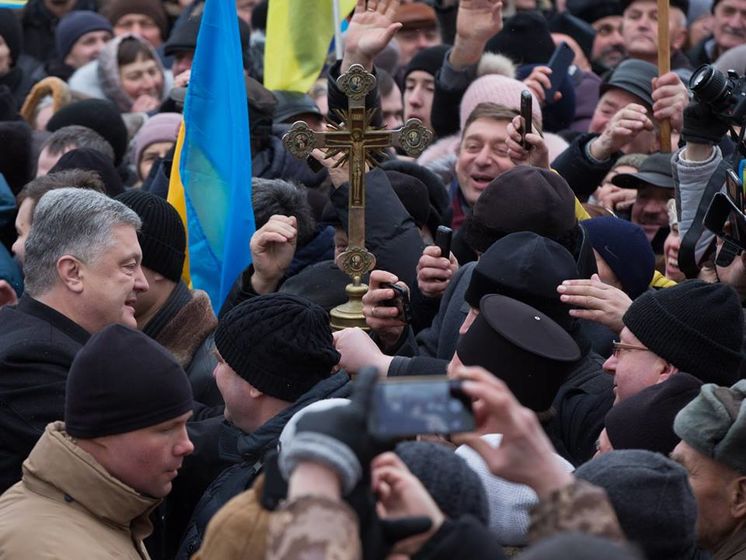 Порошенко заявил, что спецслужбы помешали попыткам сорвать объединительный собор православных церквей в Киеве