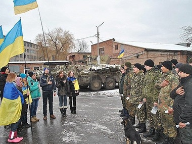 В Славянске студенты поздравили военных с наступающим Новым годом