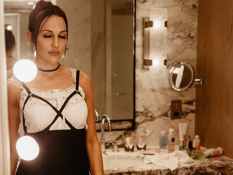 ﻿Узерлі показала глибоке декольте